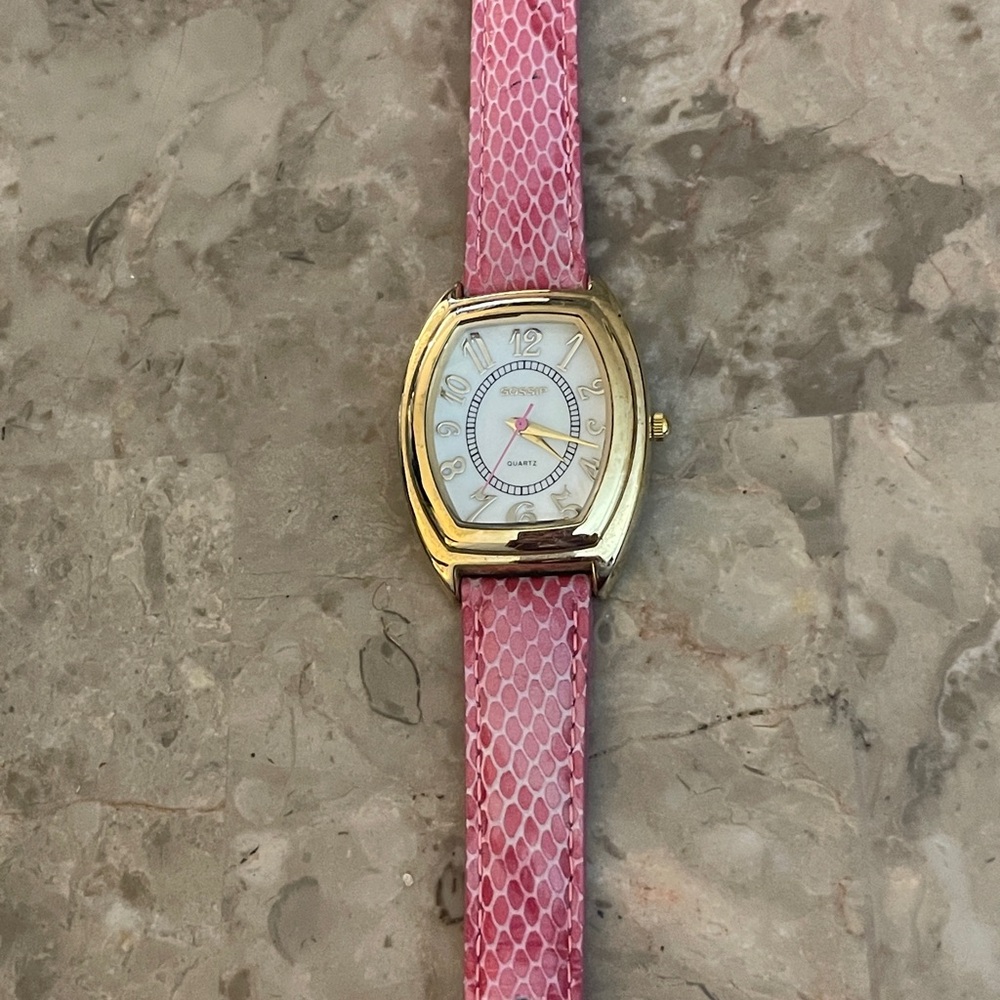 Gossip Gold Watch with Pink Textured genuine leather snake Strap! Excellent! - Picture 3 of 4